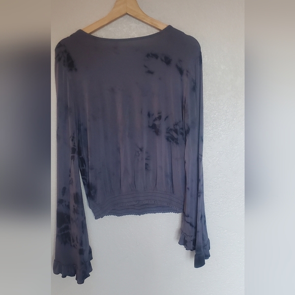 AEO Soft & Sexy Tie Dye Smocked Flare Flute Long Sleeve Blouse Top Size Medium - Picture 6 of 7